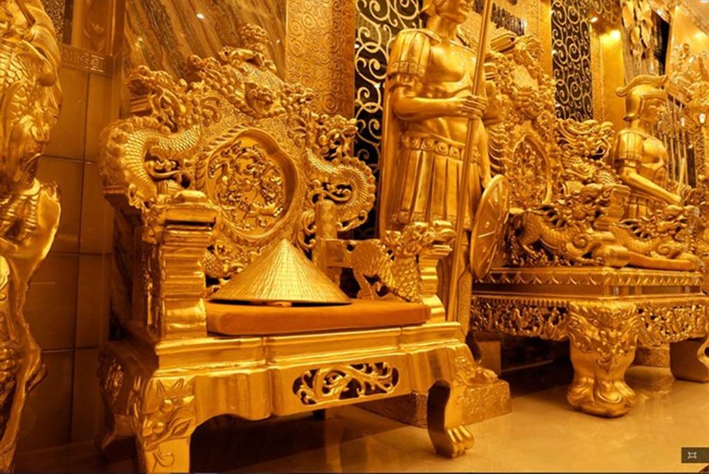 Lóa mắt với ngôi nhà dát vàng ở Cần Thơ: Du khách nghi ngờ không phải vàng thật, gia chủ tung chiêu khẳng định sự thật về tác phẩm của mình-3