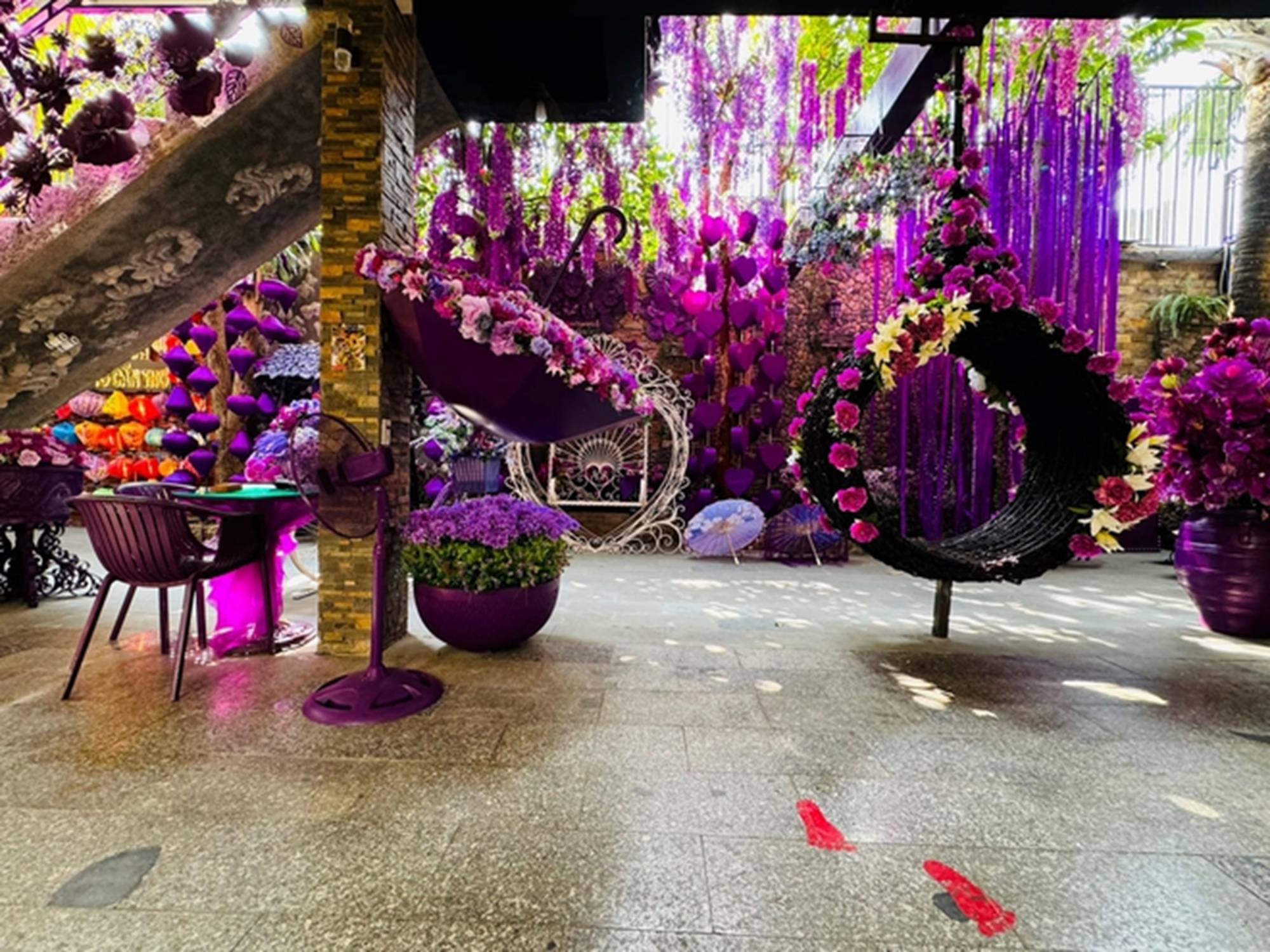 Lóa mắt với ngôi nhà dát vàng ở Cần Thơ: Du khách nghi ngờ không phải vàng thật, gia chủ tung chiêu khẳng định sự thật về tác phẩm của mình-8