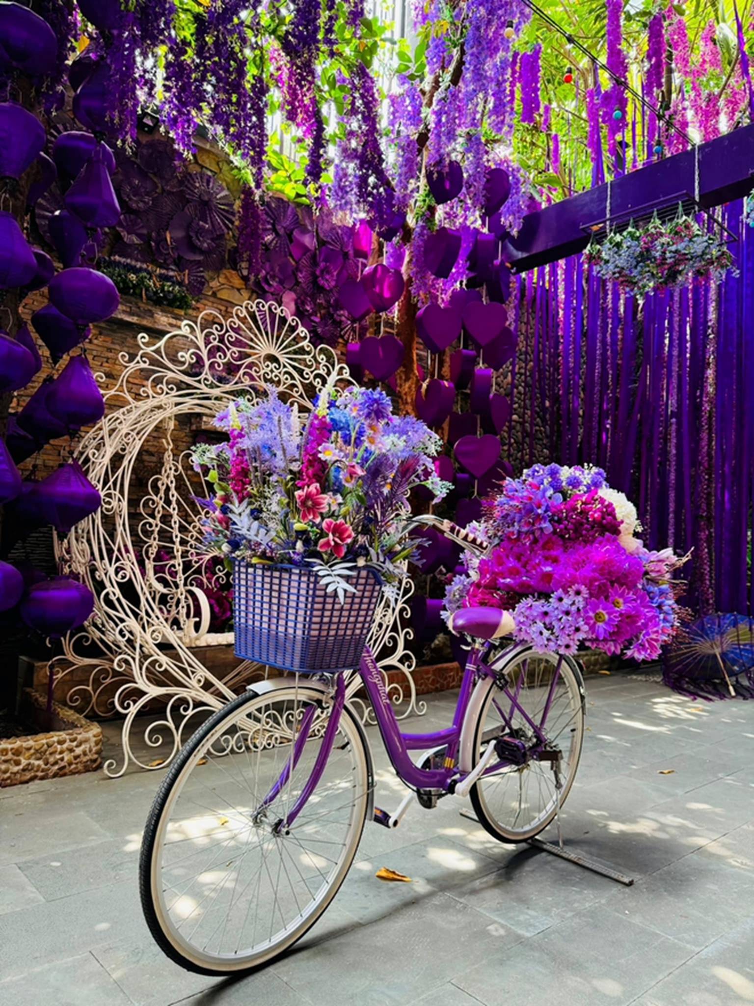 Lóa mắt với ngôi nhà dát vàng ở Cần Thơ: Du khách nghi ngờ không phải vàng thật, gia chủ tung chiêu khẳng định sự thật về tác phẩm của mình-9