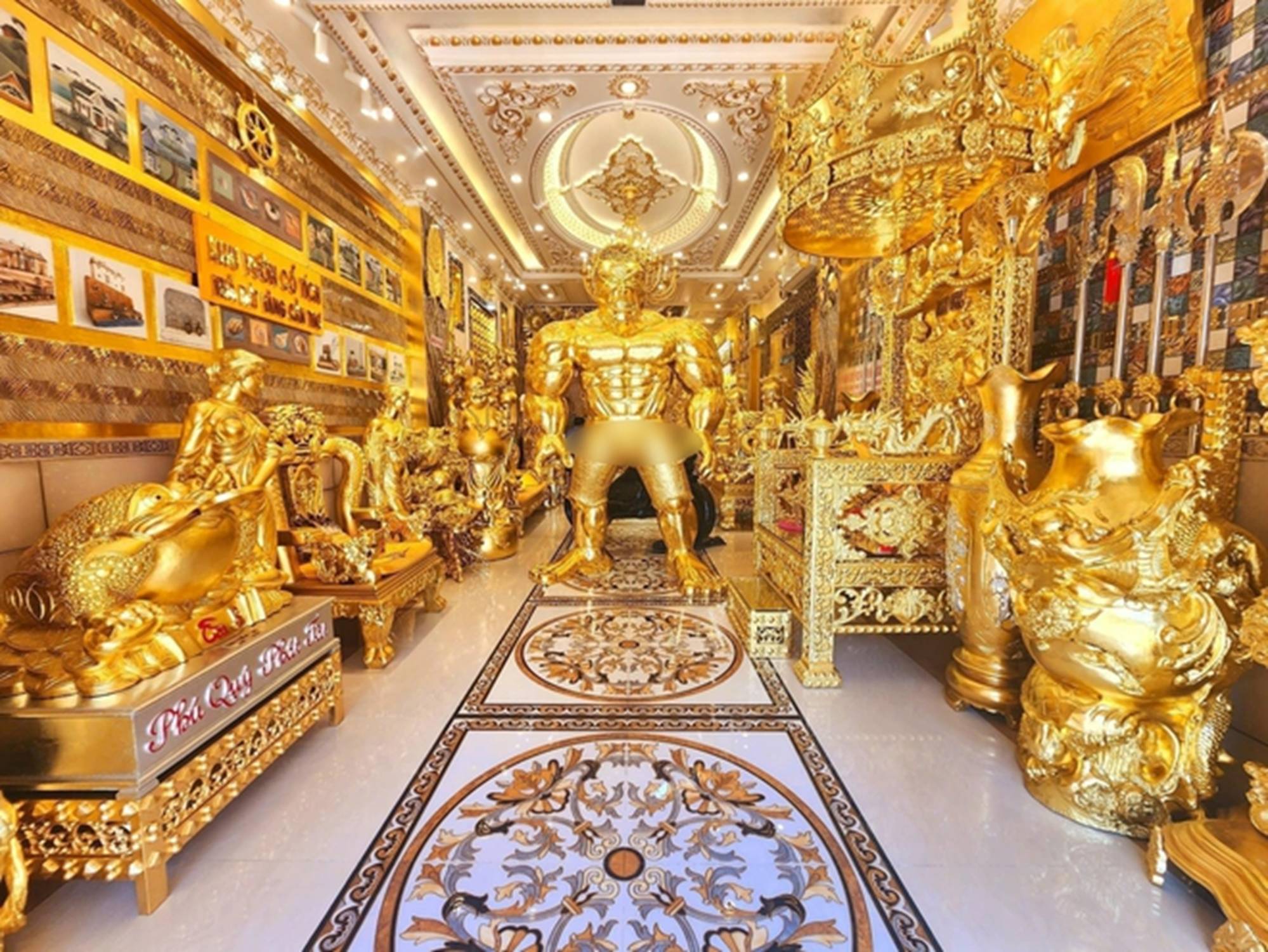 Lóa mắt với ngôi nhà dát vàng ở Cần Thơ: Du khách nghi ngờ không phải vàng thật, gia chủ tung chiêu khẳng định sự thật về tác phẩm của mình-13