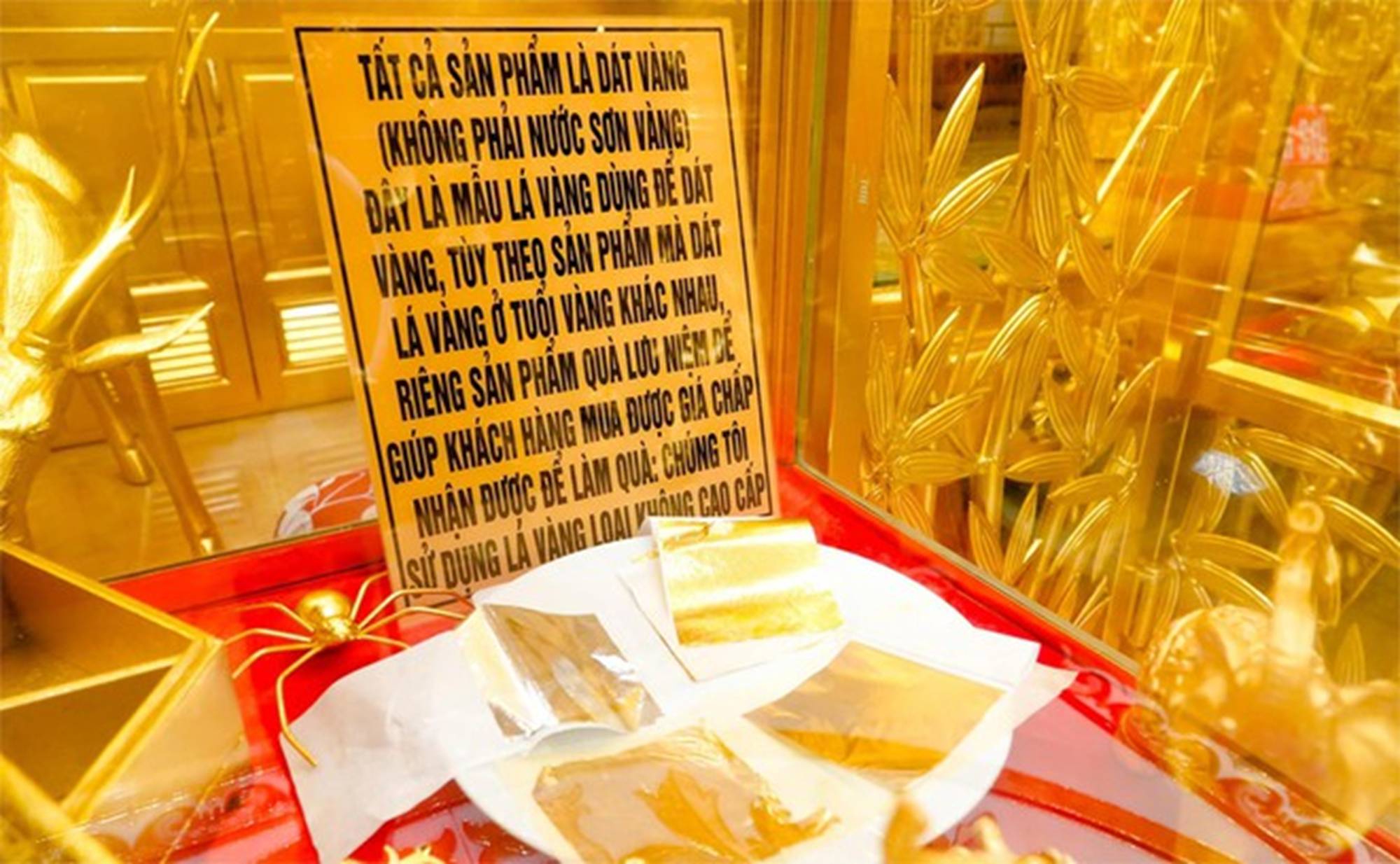 Lóa mắt với ngôi nhà dát vàng ở Cần Thơ: Du khách nghi ngờ không phải vàng thật, gia chủ tung chiêu khẳng định sự thật về tác phẩm của mình-16