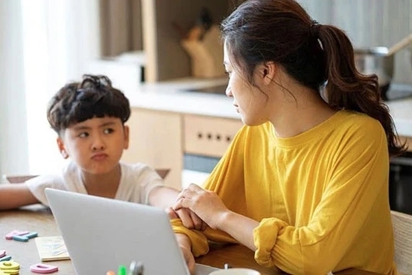 Tự ngược đãi bản thân vì áp lực con ngoan trò giỏi-2