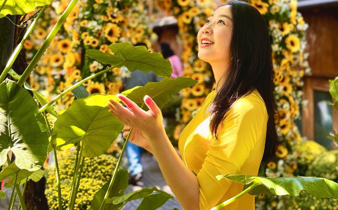 Cuộc sống hiện tại của nữ tiếp viên hàng không bị xe tông trên đường đi làm-1