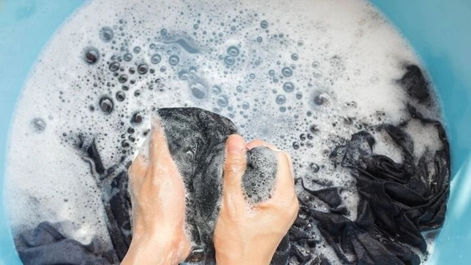 Giặt quần áo mùa hè nhớ những mẹo này, đảm bảo sạch mà vẫn tiết kiệm điện nước-1