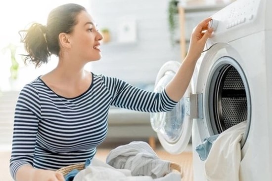 Giặt quần áo mùa hè nhớ những mẹo này, đảm bảo sạch mà vẫn tiết kiệm điện nước
