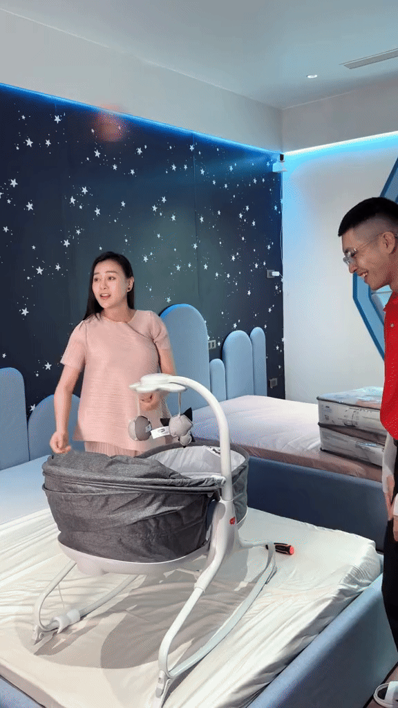 Shark Bình - Phương Oanh đón cặp song sinh về nhà, phòng riêng cho cho 2 bé sang chảnh từng centimet-9