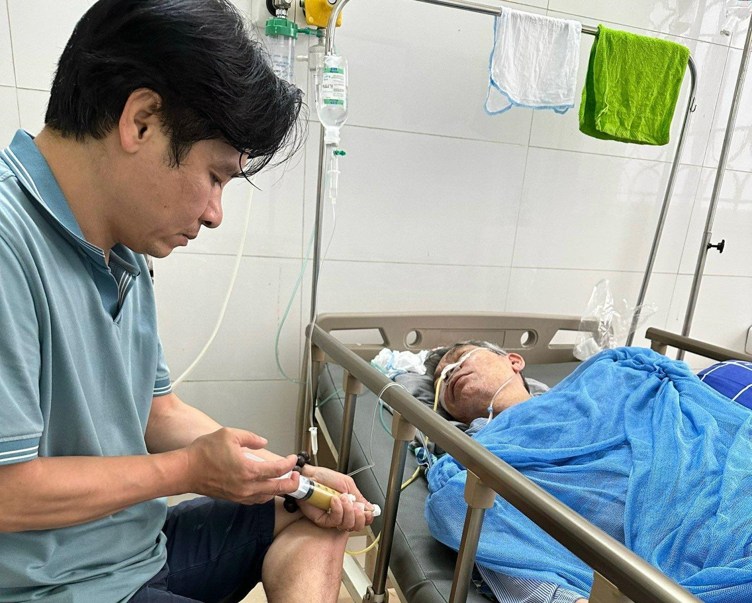 Chàng rể Bắc Ninh chăm mẹ vợ ung thư, đưa bố vợ tai biến về nhà tận hiếu-3