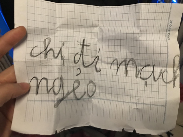 Cô bé viết lời nhắn gửi chị đi học xa, vỏn vẹn chỉ 4 từ nhưng ai đọc cũng cười lăn cười bò-1