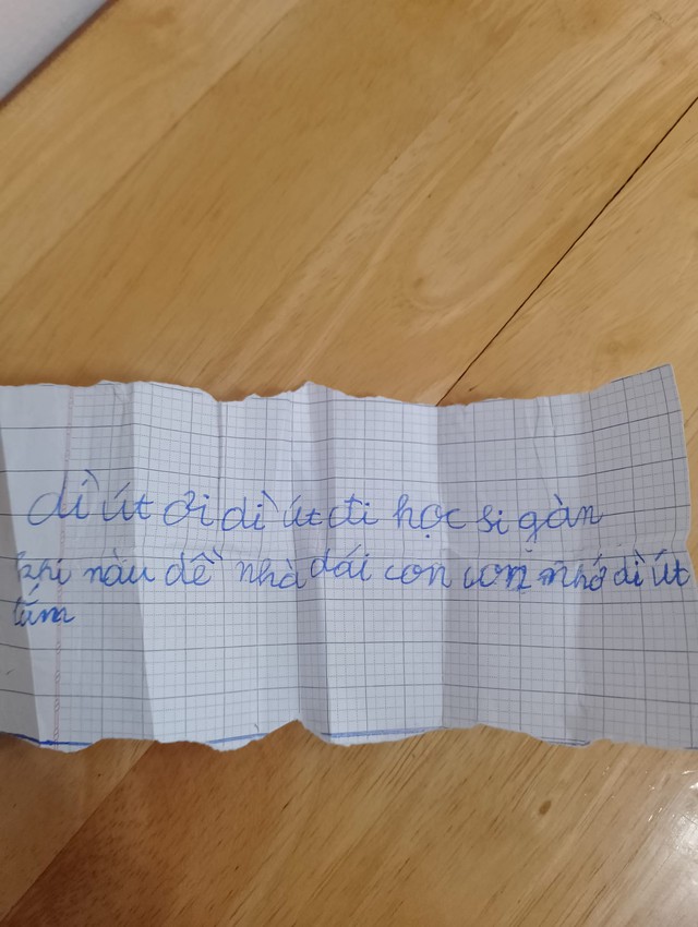 Cô bé viết lời nhắn gửi chị đi học xa, vỏn vẹn chỉ 4 từ nhưng ai đọc cũng cười lăn cười bò-4