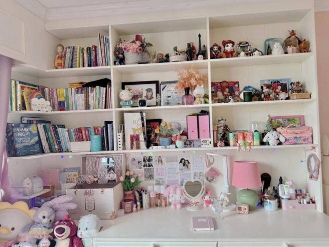 Cận cảnh căn phòng màu hồng siêu ngăn nắp của con gái MC Diệp Chi, mẹ nhìn mà phải xuýt xoa xinh quá-1