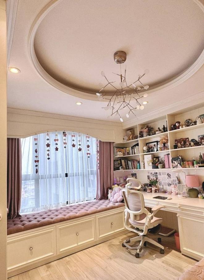 Cận cảnh căn phòng màu hồng siêu ngăn nắp của con gái MC Diệp Chi, mẹ nhìn mà phải xuýt xoa xinh quá-8