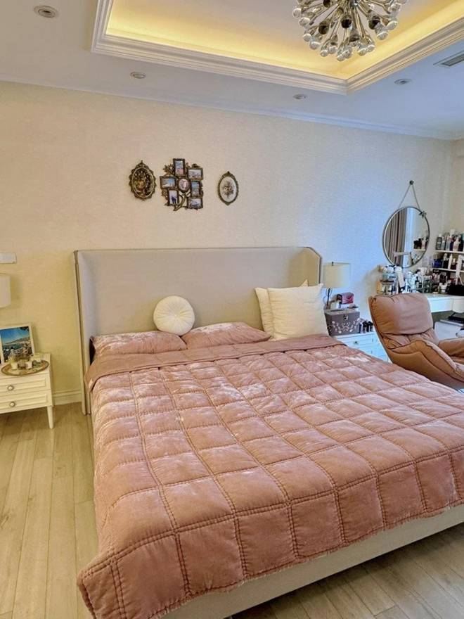 Cận cảnh căn phòng màu hồng siêu ngăn nắp của con gái MC Diệp Chi, mẹ nhìn mà phải xuýt xoa xinh quá-10