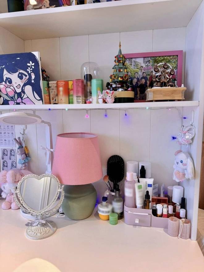 Cận cảnh căn phòng màu hồng siêu ngăn nắp của con gái MC Diệp Chi, mẹ nhìn mà phải xuýt xoa xinh quá-11