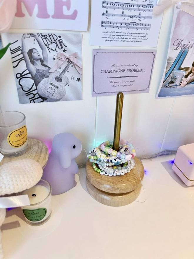 Cận cảnh căn phòng màu hồng siêu ngăn nắp của con gái MC Diệp Chi, mẹ nhìn mà phải xuýt xoa xinh quá-16