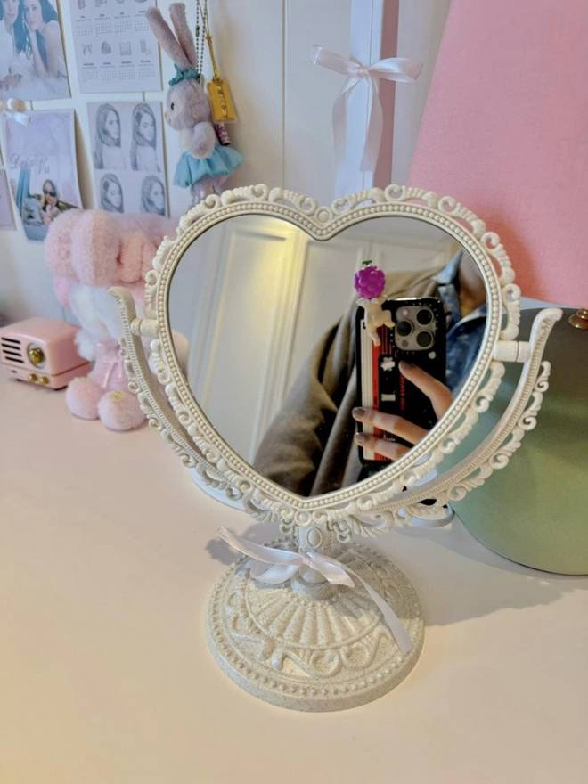 Cận cảnh căn phòng màu hồng siêu ngăn nắp của con gái MC Diệp Chi, mẹ nhìn mà phải xuýt xoa xinh quá-17