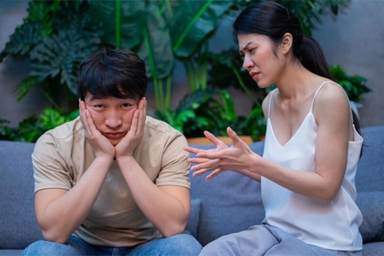 Cho em chồng mượn xe cả ngày, tối nhìn bình xăng tôi giận run người