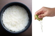 Vắt vài giọt nước cốt chanh vào nồi cơm trước khi nấu có tác dụng gì?