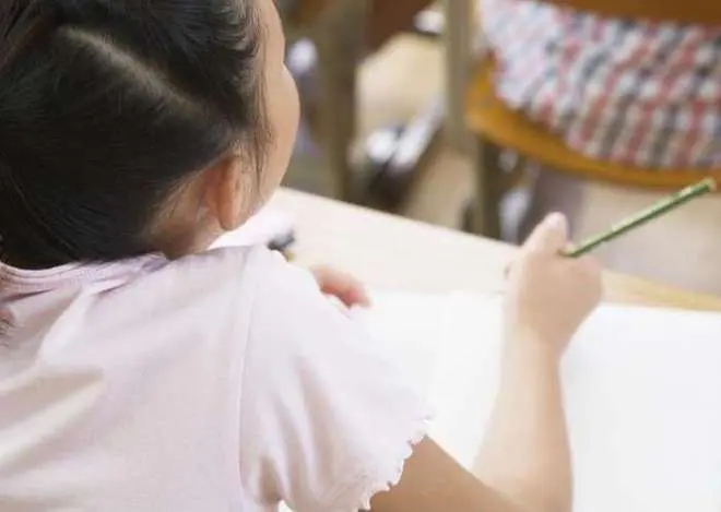 Con bị cô giáo chụp ảnh phê bình rồi gửi vào nhóm lớp, người mẹ bình thản gửi 1 tin nhắn khiến giáo viên vội vàng xin lỗi-1