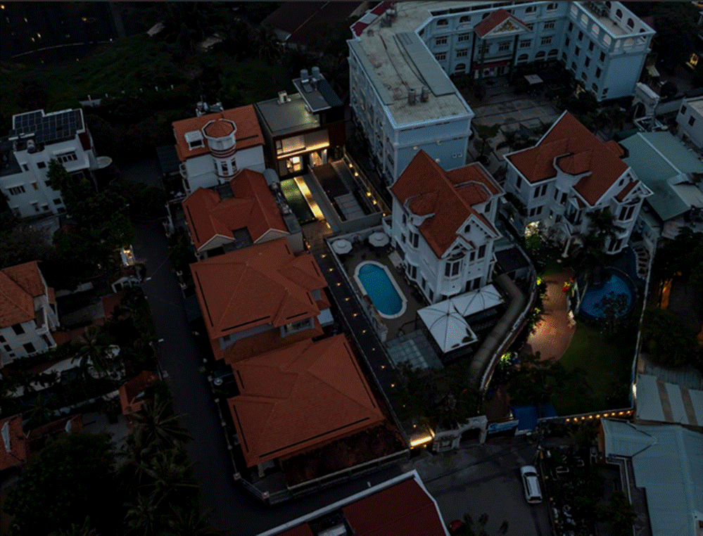 Vợ chồng 9x chi 30 tỷ đồng xây villa 550m2 tông trầm và lạnh đầy cá tính, thiết kế thế nào để vừa sáng vừa thoáng mát: KTS cũng áp lực-2