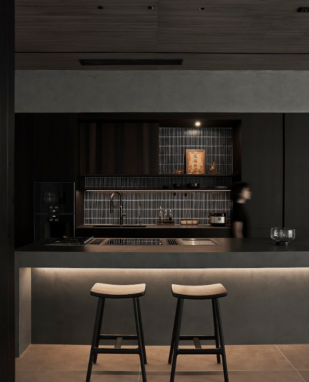 Vợ chồng 9x chi 30 tỷ đồng xây villa 550m2 tông trầm và lạnh đầy cá tính, thiết kế thế nào để vừa sáng vừa thoáng mát: KTS cũng áp lực-6