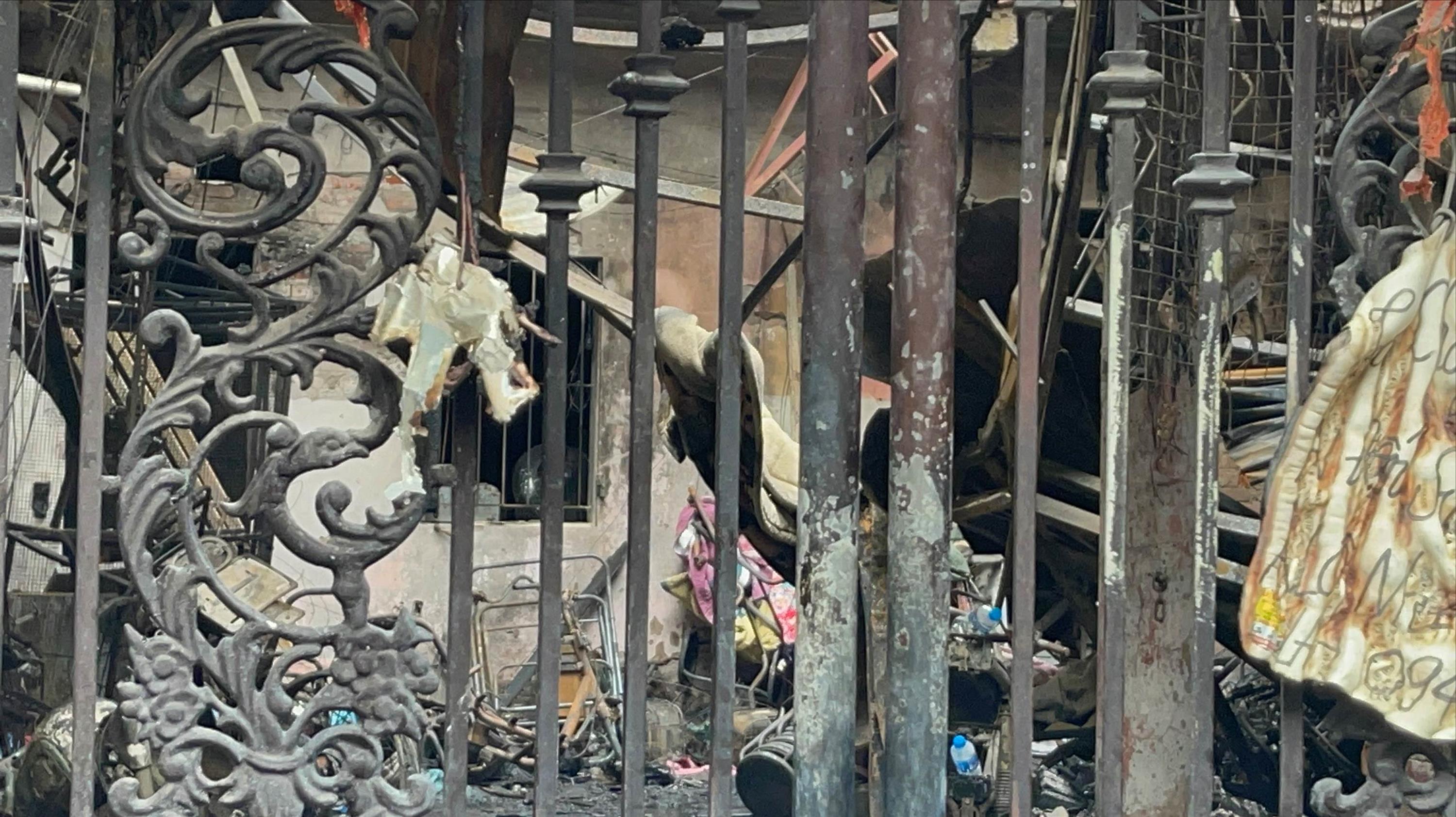 Hiện trường vụ cháy khiến 14 người tử vong-10