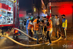 Cháy ở Trung Kính: Một nạn nhân vào cấp cứu trong tình trạng kích thích