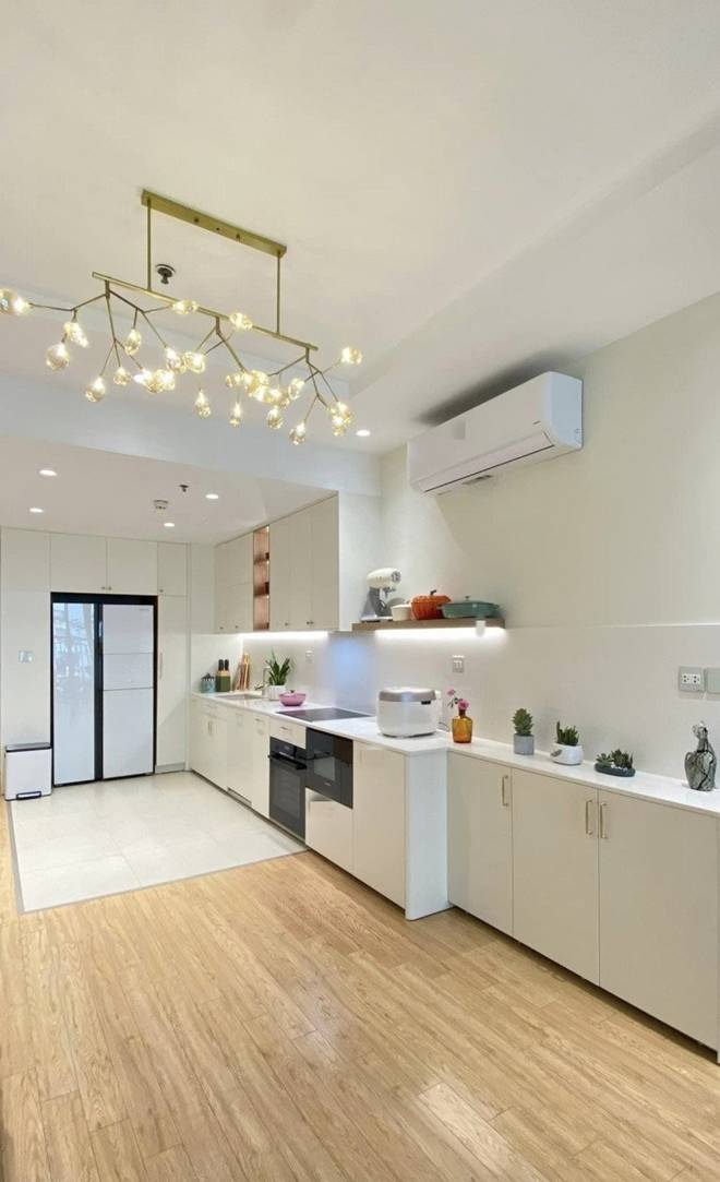 Vợ Công Lý, MC Đan Lê cùng khoe căn bếp trắng tinh: Một bên nhỏ xinh, một bên rộng đẹp-3