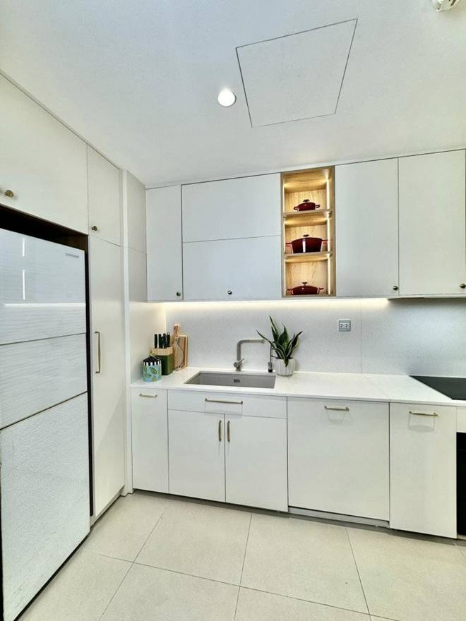 Vợ Công Lý, MC Đan Lê cùng khoe căn bếp trắng tinh: Một bên nhỏ xinh, một bên rộng đẹp-4