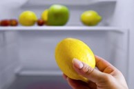 Vắt quả chanh vào tủ lạnh có tác dụng gì?