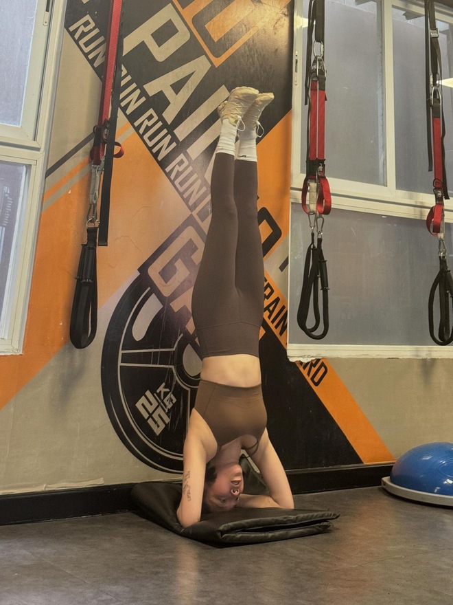 Tóc Tiên vướng tin mang thai: Bị soi loạt dấu hiệu chuẩn hội mẹ bầu, một động thái lạ càng gây hoang mang-2