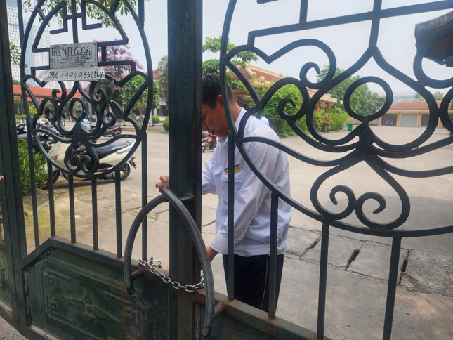 Người thân khóc ngất khi nhận diện thi thể nạn nhân vụ cháy ở Trung Kính-6