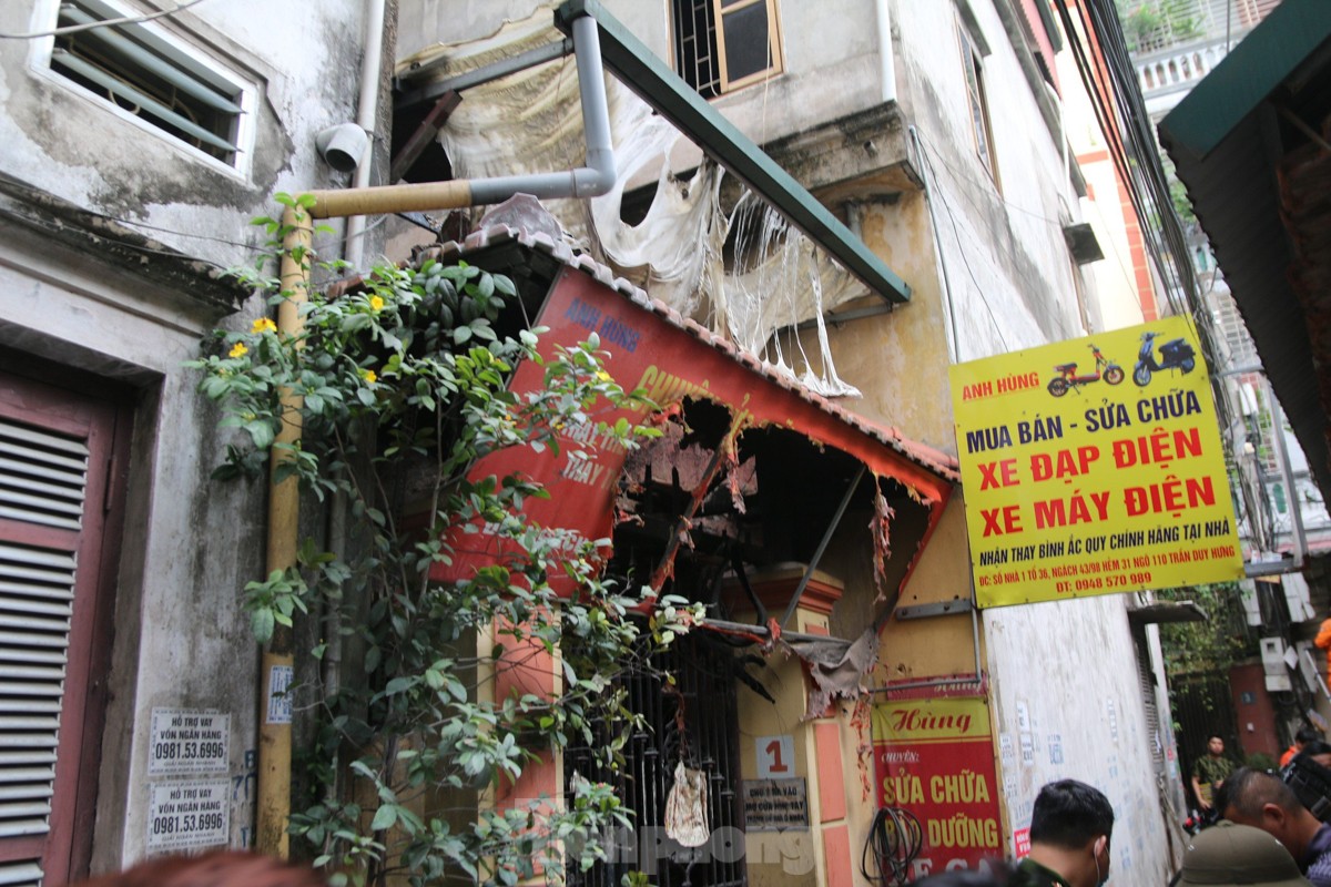 Cảnh tan hoang trong ngôi nhà cháy ở Hà Nội làm 14 người chết-1