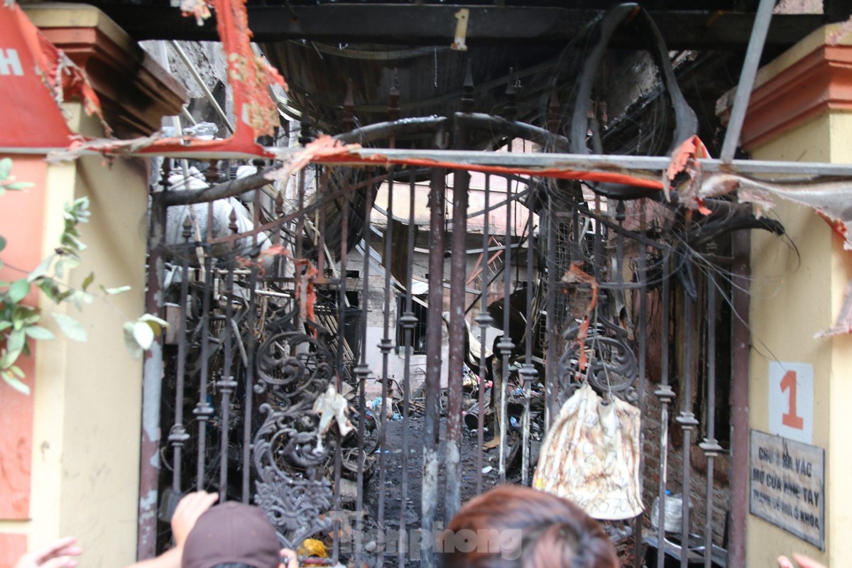Cảnh tan hoang trong ngôi nhà cháy ở Hà Nội làm 14 người chết-2