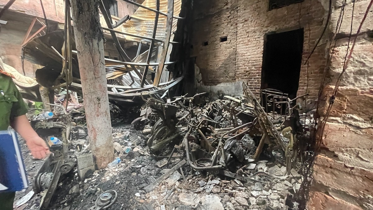 Cảnh tan hoang trong ngôi nhà cháy ở Hà Nội làm 14 người chết-3