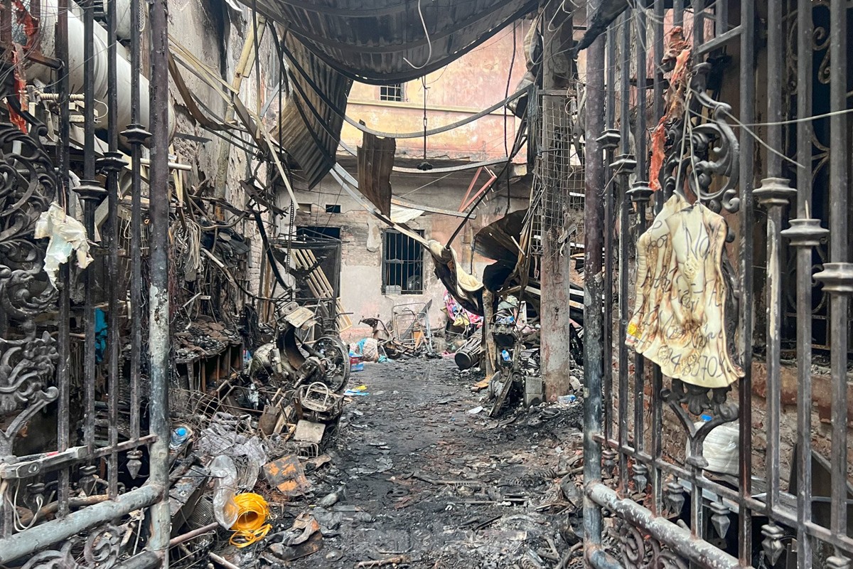 Cảnh tan hoang trong ngôi nhà cháy ở Hà Nội làm 14 người chết-4