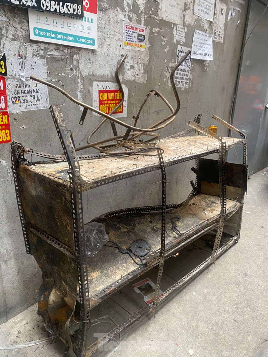 Cảnh tan hoang trong ngôi nhà cháy ở Hà Nội làm 14 người chết-7