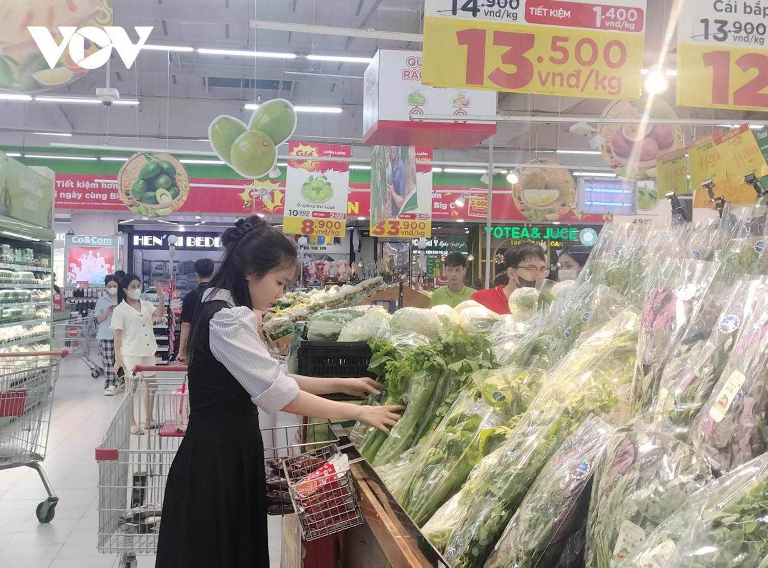 Giá thực phẩm tăng cao, người tiêu dùng bấm bụng” chi tiêu-3