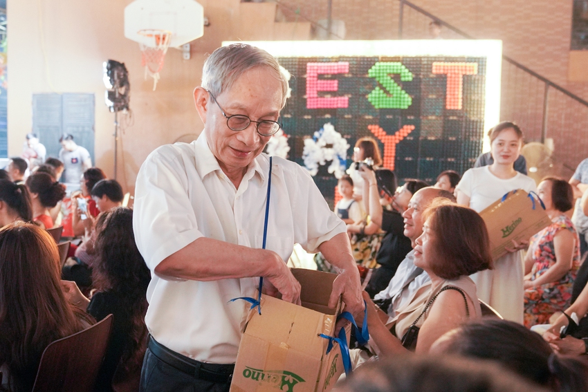 Prom cuối cấp trường người ta: Ai cũng lộng lẫy như hoàng tử công chúa-3