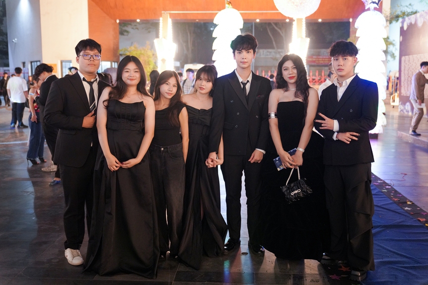 Prom cuối cấp trường người ta: Ai cũng lộng lẫy như hoàng tử công chúa-6