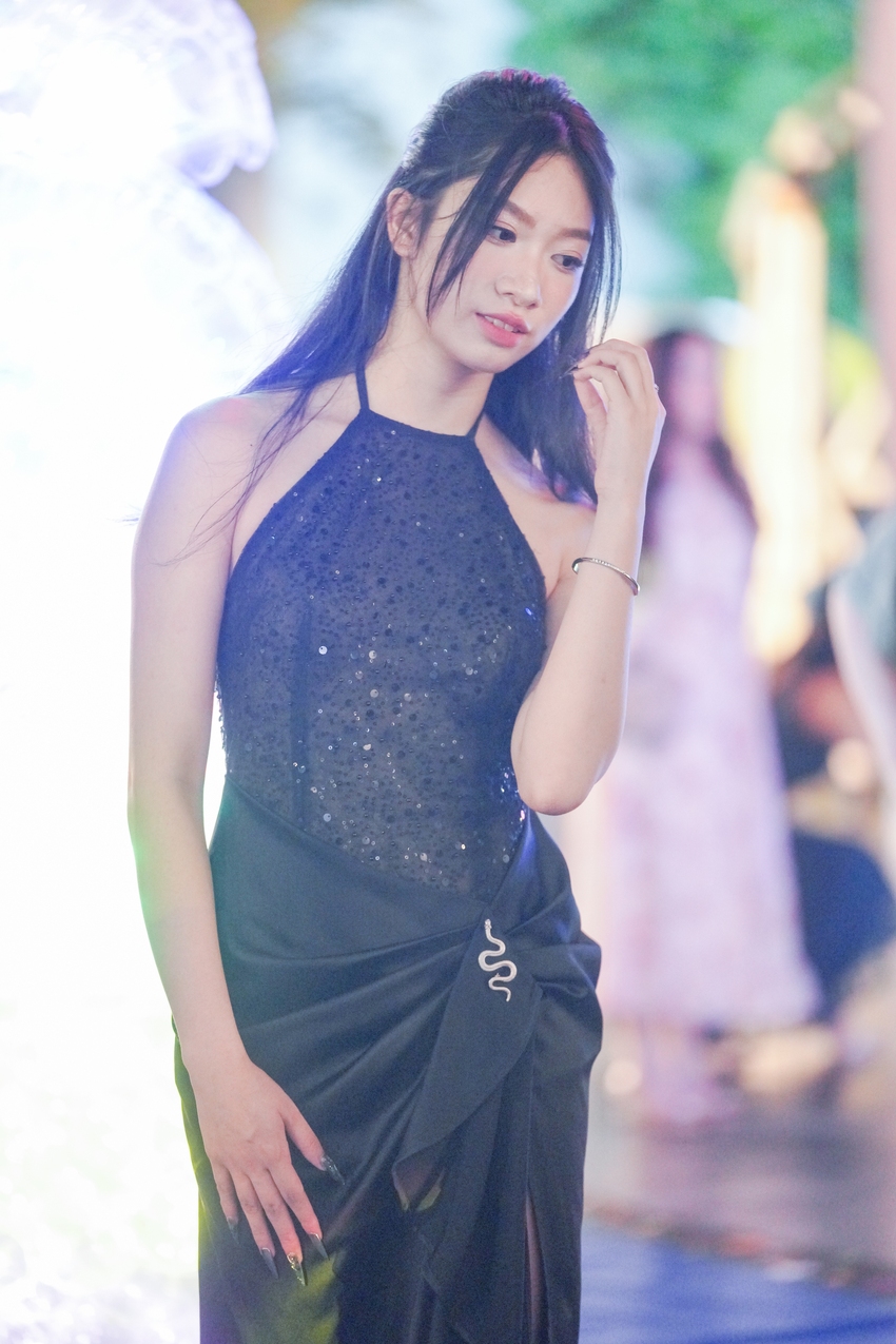 Prom cuối cấp trường người ta: Ai cũng lộng lẫy như hoàng tử công chúa-15