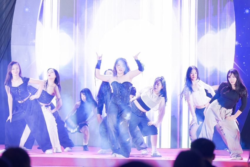 Prom cuối cấp trường người ta: Ai cũng lộng lẫy như hoàng tử công chúa-4