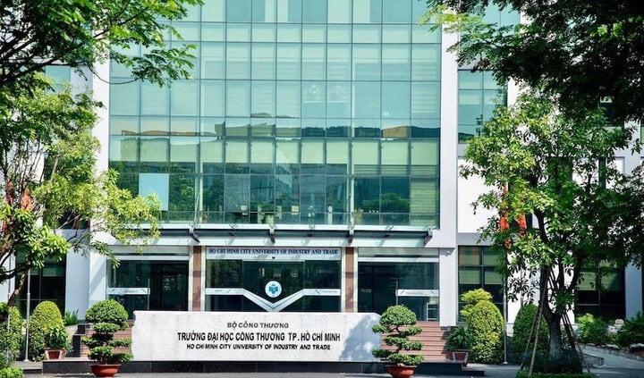 Trường đại học ở TP.HCM phát hiện 20 sinh viên học hộ, thi hộ-1