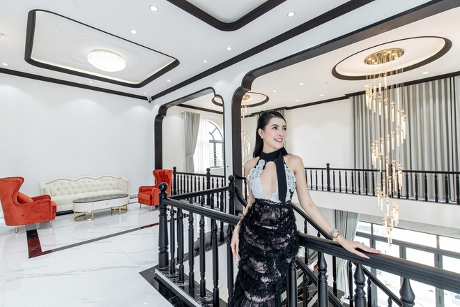 Cận cảnh biệt thự hơn 10 tỷ, rộng hàng trăm mét vuông hoa hậu Phan Thị Mơ tặng ba mẹ-13