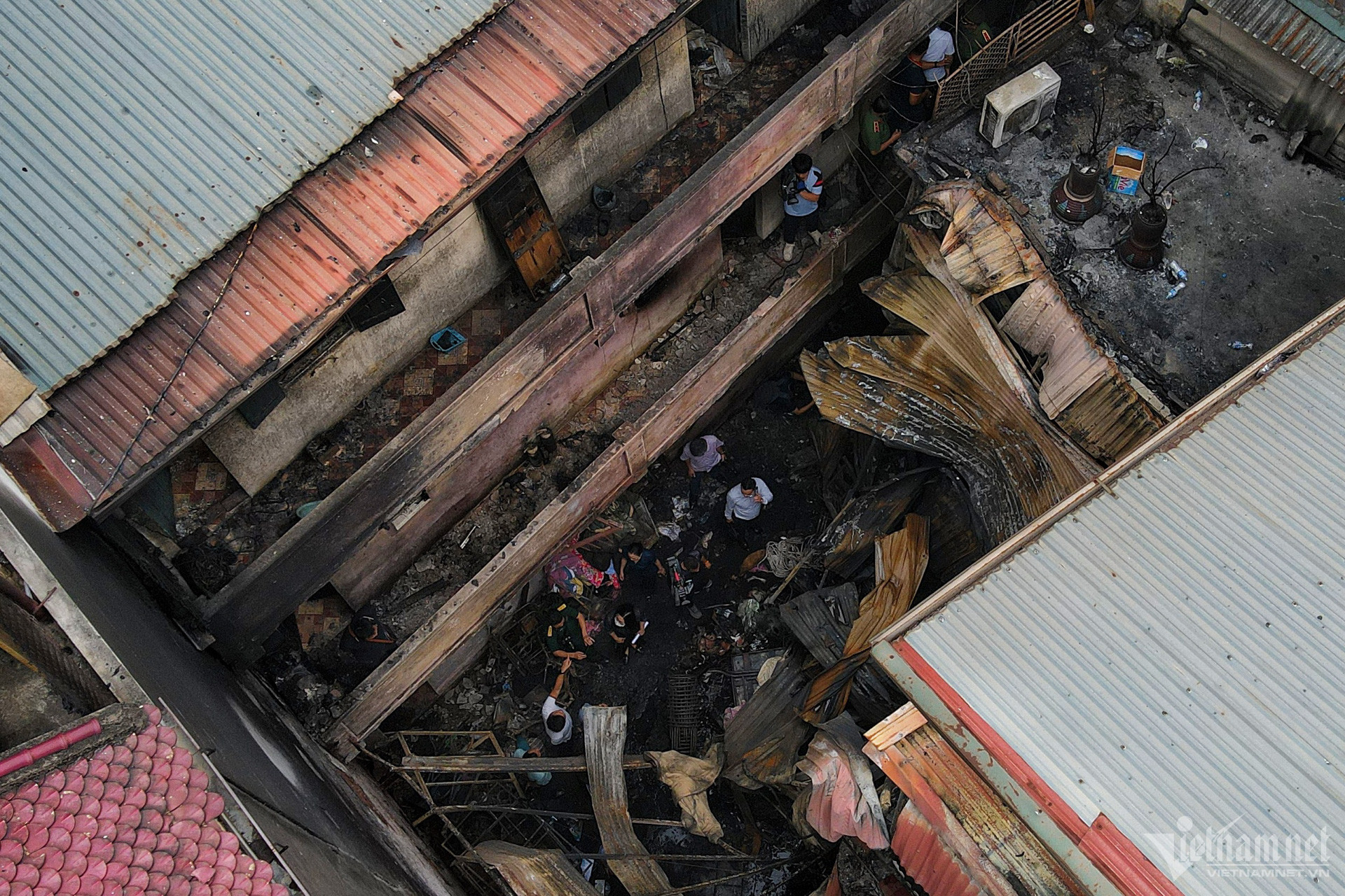 Loạt nhà trọ quây kín thép gai, lồng sắt gần hiện trường vụ cháy 14 người chết-1