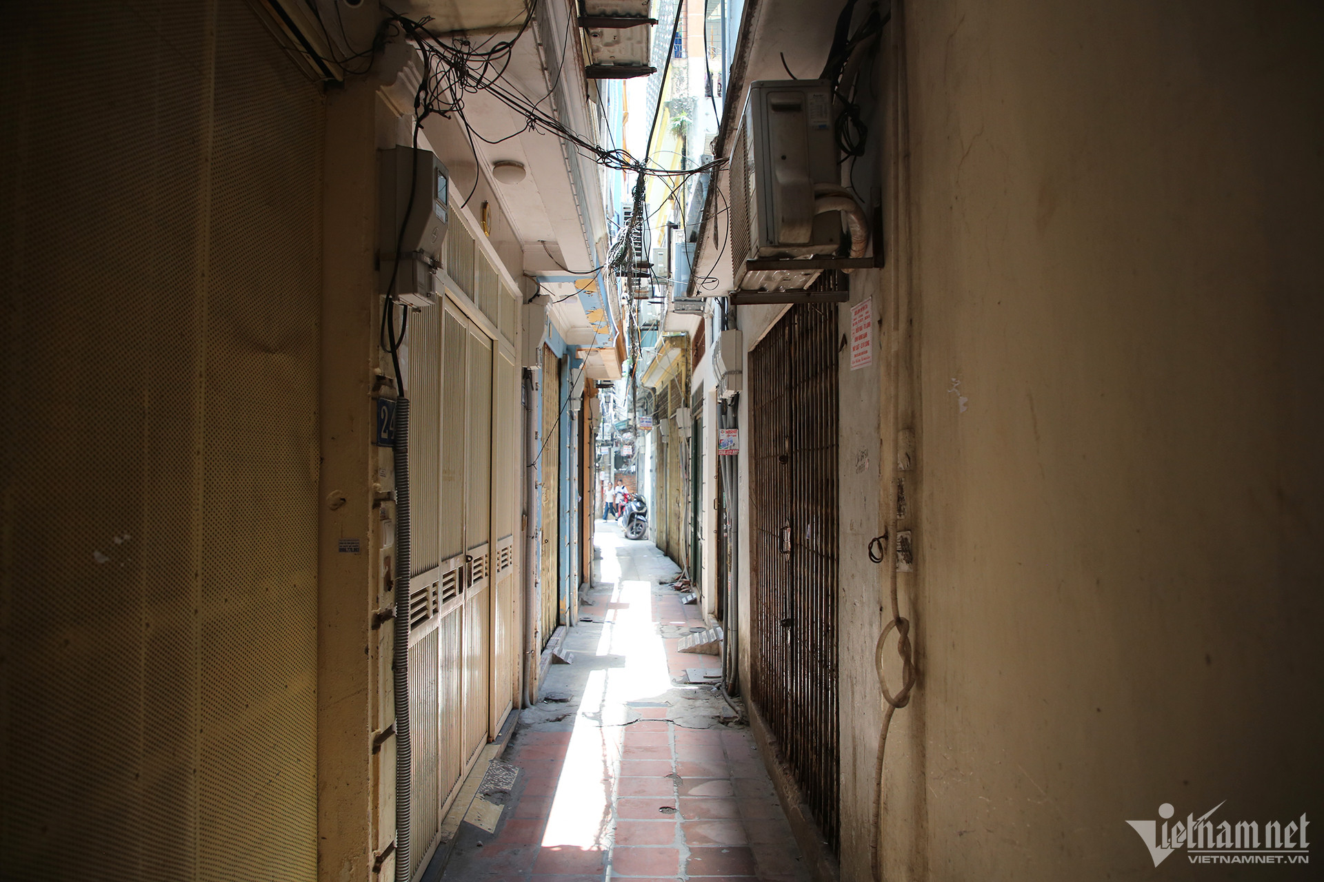 Loạt nhà trọ quây kín thép gai, lồng sắt gần hiện trường vụ cháy 14 người chết-9