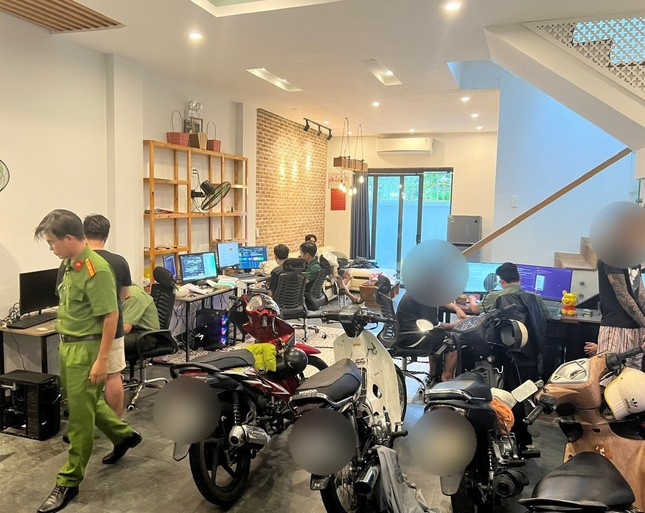 Đột kích bản doanh của ổ nhóm chuyên sản xuất, phát tán mã độc-1