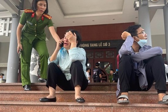 Nước mắt của những người mẹ mất con trong vụ cháy nhà trọ ở Trung Kính