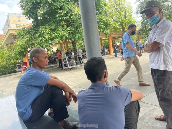 Nước mắt của những người mẹ mất con trong vụ cháy nhà trọ ở Trung Kính-4