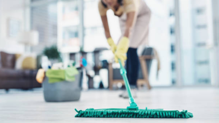 Mẹo lau sàn bị dính dầu mỡ-1