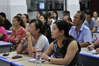 Đi họp phụ huynh nghe cô thông báo con trai thi toàn điểm 10, học lực giỏi mà tôi không vui nổi